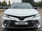 Toyota Camry 2019 года за 13 900 000 тг. в Актобе