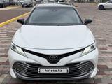 Toyota Camry 2019 года за 13 900 000 тг. в Актобе – фото 3