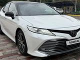 Toyota Camry 2019 года за 13 900 000 тг. в Актобе – фото 4