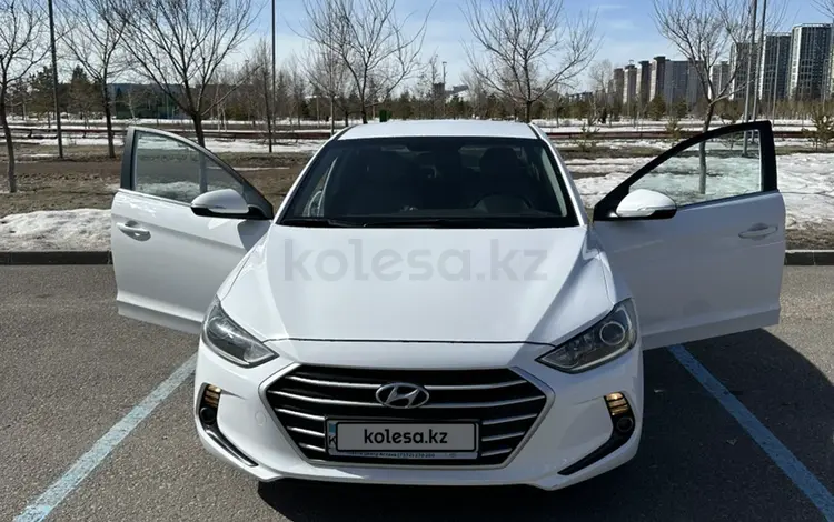 Hyundai Elantra 2018 года за 8 000 000 тг. в Астана