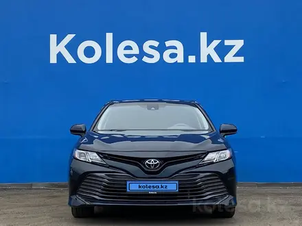 Toyota Camry 2018 года за 13 862 400 тг. в Алматы – фото 2