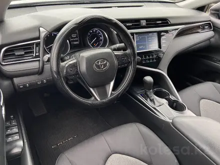 Toyota Camry 2018 года за 13 862 400 тг. в Алматы – фото 8