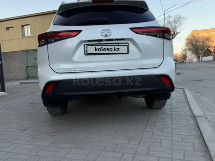 Toyota Highlander 2023 года за 22 500 000 тг. в Семей – фото 4