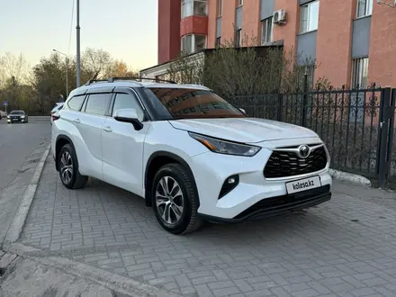 Toyota Highlander 2023 года за 22 500 000 тг. в Семей