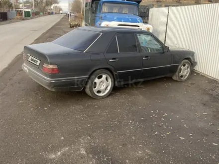 Mercedes-Benz E 260 1990 года за 1 500 000 тг. в Караганда – фото 5