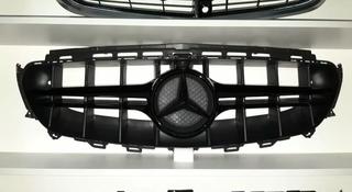 Решетка радиатора Mercedes w213 W 213 AMG 6.3 за 130 000 тг. в Алматы