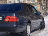 Mercedes-Benz E 230 1997 годаfor3 100 000 тг. в Караганда – фото 4