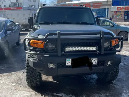 Toyota FJ Cruiser 2012 года за 17 500 000 тг. в Астана