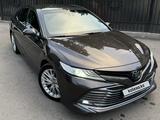 Toyota Camry 2021 года за 14 500 000 тг. в Алматы – фото 3