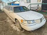 Lincoln Town Car 1999 года за 1 200 000 тг. в Атырау