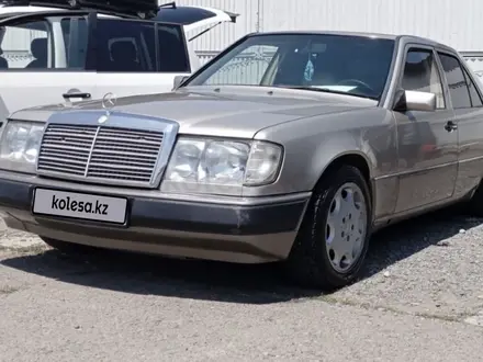 Mercedes-Benz E 220 1993 года за 2 880 700 тг. в Узынагаш – фото 3