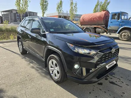 Toyota RAV4 2019 года за 9 500 000 тг. в Атырау – фото 3