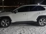 Toyota RAV4 2019 года за 13 500 000 тг. в Актобе – фото 4