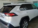 Toyota RAV4 2019 года за 13 500 000 тг. в Актобе – фото 2