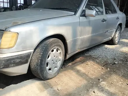 Mercedes-Benz E 300 1989 года за 700 000 тг. в Тараз – фото 2