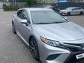 Toyota Camry 2018 года за 11 800 000 тг. в Алматы – фото 2