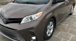 Toyota Sienna 2019 года за 15 500 000 тг. в Актау