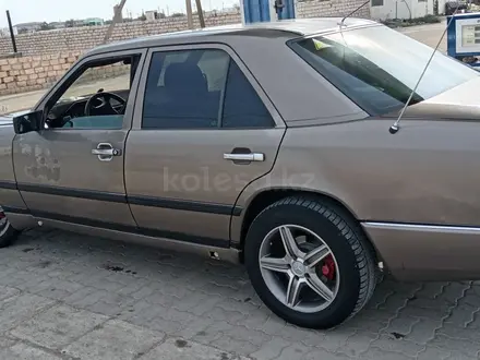 Mercedes-Benz E 260 1990 года за 1 200 000 тг. в Актау