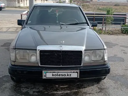 Mercedes-Benz E 260 1990 года за 1 200 000 тг. в Актау – фото 4