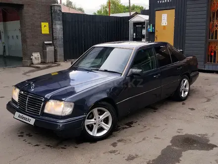 Mercedes-Benz E 200 1995 года за 1 500 000 тг. в Алматы – фото 2