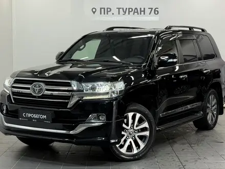 Toyota Land Cruiser Luxe 2019 года за 40 000 000 тг. в Астана
