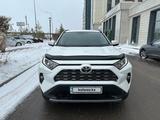 Toyota RAV4 2020 года за 14 500 000 тг. в Астана – фото 2