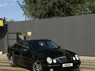 Mercedes-Benz E 55 AMG