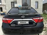 Toyota Camry 2015 года за 6 000 000 тг. в Уральск – фото 2