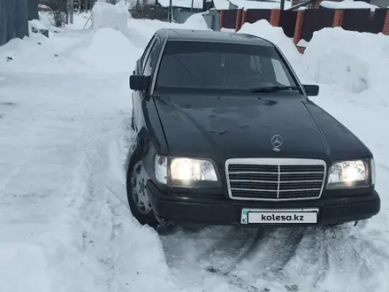 Mercedes-Benz E 200 1993 года за 1 200 000 тг. в Петропавловск – фото 2