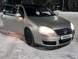 Volkswagen Jetta 2005 годаүшін3 350 000 тг. в Астана
