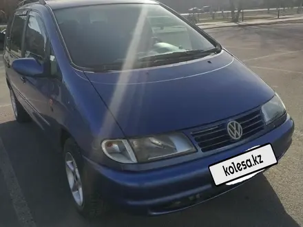 Volkswagen Sharan 1996 года за 1 800 000 тг. в Караганда – фото 4