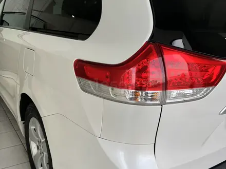 Toyota Sienna 2010 года за 10 900 000 тг. в Атырау – фото 4