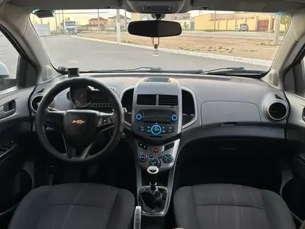 Chevrolet Aveo 2013 года за 2 450 000 тг. в Актау – фото 5