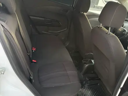 Chevrolet Aveo 2013 года за 2 450 000 тг. в Актау – фото 7