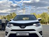 Toyota RAV4 2018 года за 10 800 000 тг. в Уральск