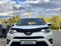 Toyota RAV4 2018 года за 10 800 000 тг. в Уральск