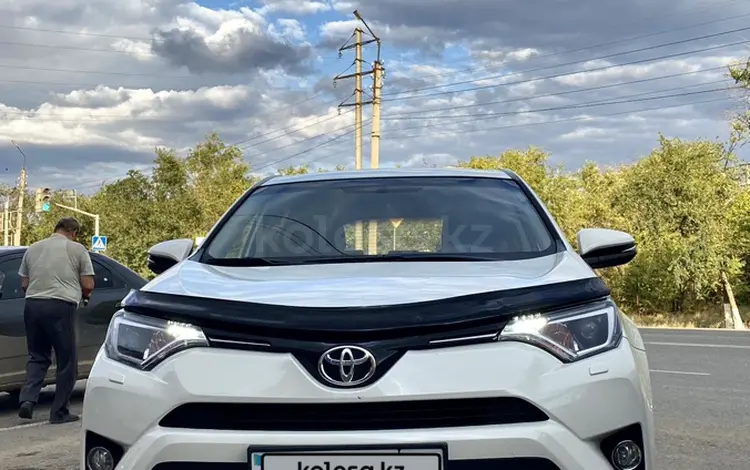 Toyota RAV4 2018 года за 10 800 000 тг. в Уральск