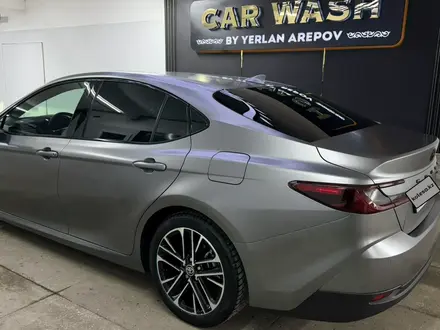 Toyota Camry 2024 года за 26 000 000 тг. в Актобе – фото 3