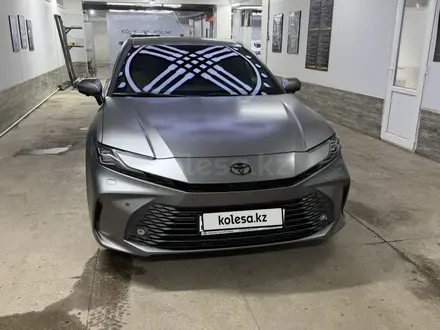 Toyota Camry 2024 года за 26 000 000 тг. в Актобе – фото 9