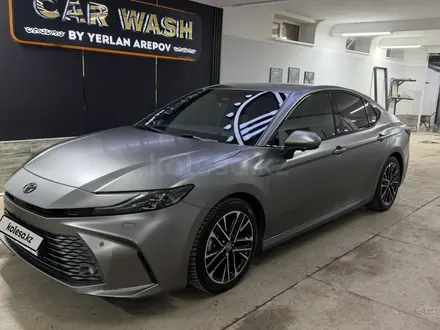 Toyota Camry 2024 года за 26 000 000 тг. в Актобе – фото 8