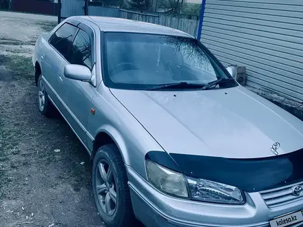 Toyota Camry 1999 года за 2 700 000 тг. в Усть-Каменогорск – фото 2