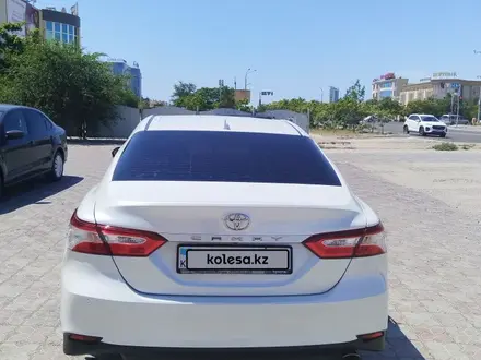 Toyota Camry 2019 года за 12 500 000 тг. в Актау – фото 2