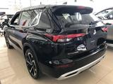 Mitsubishi Outlander 2023 года за 17 300 000 тг. в Уральск – фото 2