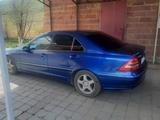 Mercedes-Benz C 200 2003 года за 2 000 000 тг. в Астана – фото 2