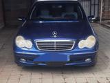 Mercedes-Benz C 200 2003 года за 2 000 000 тг. в Астана