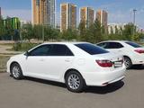 Toyota Camry 2014 года за 11 300 000 тг. в Астана – фото 2