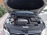 Volkswagen Passat 2011 года за 4 600 000 тг. в Алматы – фото 5