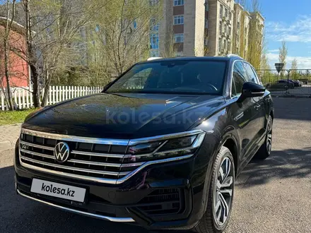 Volkswagen Touareg 2021 года за 29 500 000 тг. в Астана