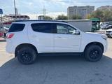 Chevrolet TrailBlazer 2022 года за 11 800 000 тг. в Алматы – фото 2