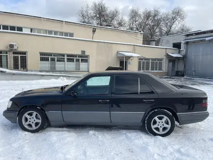 Mercedes-Benz E 320 1995 года за 2 150 000 тг. в Алматы – фото 5